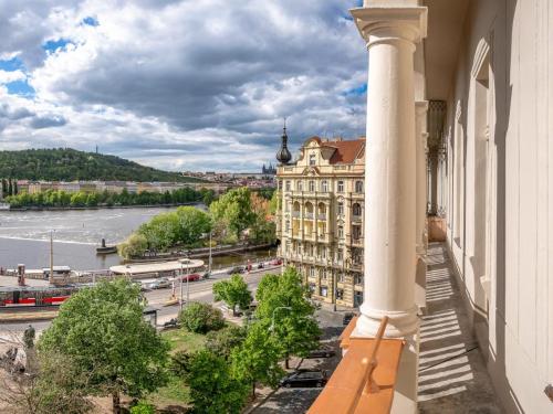 Adrez فنادق وشقق تجمع بين الفخامة والبساطة في التشيك ✨