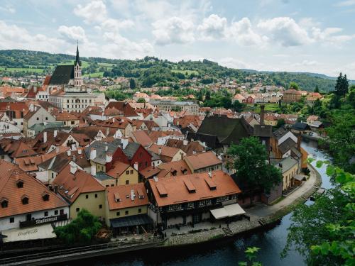 خرافات ومفاهيم خاطئة عن جمهورية التشيك .. الحقيقة وراء التصورات الشائعة ❗